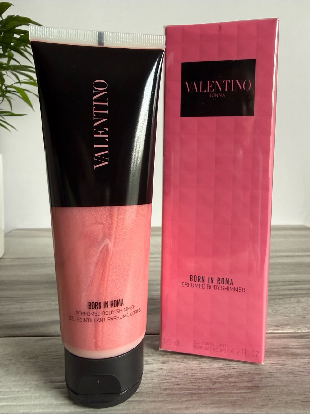 Valentino Born in Roma Body Shimmer Lotion